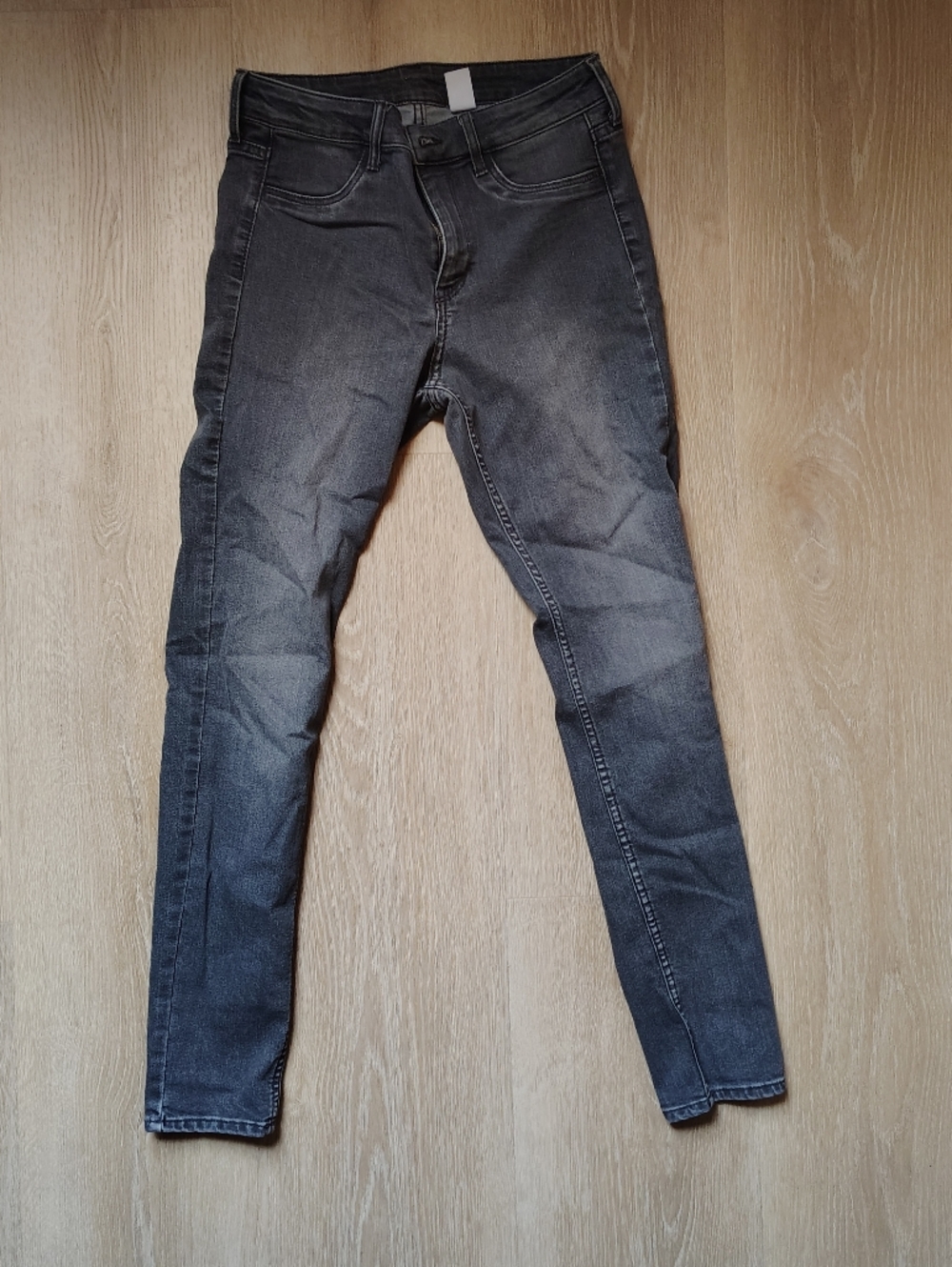 Skinny Woman's Jeans in Washed Charcoal